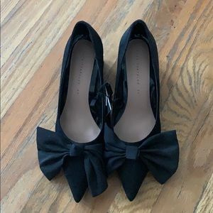 Beautiful black suede heels with oversized bow